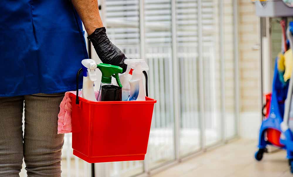 Wer Schulen und Büros putzt oder für Hygiene im Krankenhaus und Altenheim sorgt, macht einen unverzichtbaren Job.