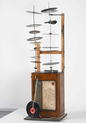 Schallplatten-Schaschlik - Nam June Paik, Record-Shishkebab, 1963/1980