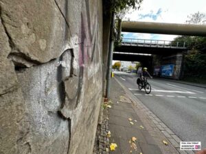 Bislang gibt es auf der Borsigstraße im Bereich der Brücke keine Radwege.