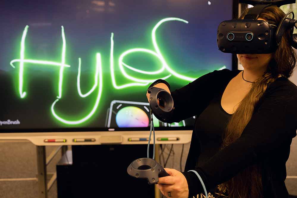 Im HyLeC können Studierende einen Abstecher in die Virtual Reality machen.