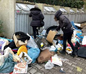 Die Sperrmüll-Ablagerungen waren vielfach verkehrsbehindernd und teils illegal.