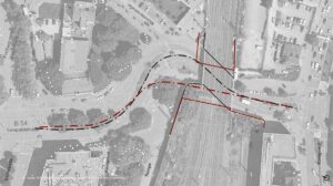 Die Streckenführung unter der Bahnbrücke Burgtor würde sich ändern: Gegenüberstellung Bestand (Grau) und Vorentwurf ( Rot).