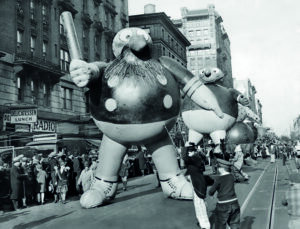 Thanksgiving-Parade in News York 1929 - mit den Katzenjammer-Kids als Heliumballons