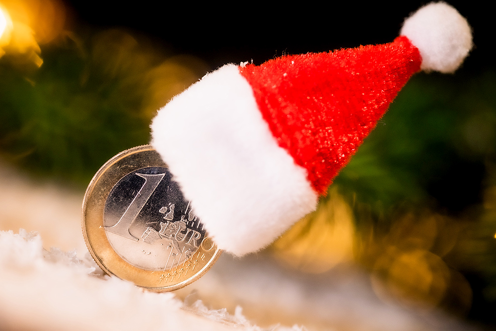 Jeder „Weihnachts-Euro“ ist willkommen: Wenn die Preise steigen, wird ein dickeres Portemonnaie gebraucht. Das Weihnachtsgeld kommt da gerade recht – wenn es kommt. Die Gewerkschaft NGG unterstützt Beschäftigte in der Lebensmittel- und Gastro-Branche, damit sich beim Lohn-Bonus was tut.