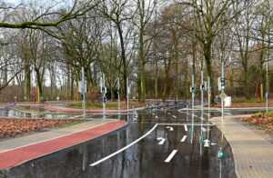 Im Zuge der Generalüberholung wurden die veraltete Beschilderung aktualisiert, die defekte, mechanisch gesteuerte Ampelanlage durch eine computergesteuerte ersetzt und die brüchigen Fahrbahnen erneuert. Die Fahrbahnmarkierungen wurden dem heutigen Bild angepasst.