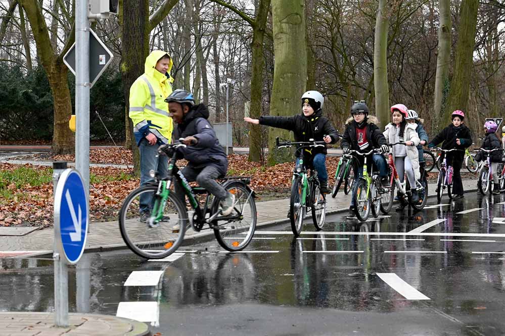 Mehr als 5000 Schüler:innen bereiten sich so jedes Jahr auf eine sichere und umsichtige Teilnahme im Straßenverkehr vor.