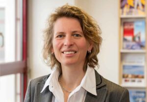 Prof. Dr. Nicole Knuth lehrt am Fachbereich Angewandte Sozialwissenschaften der Fachhochschule Dortmund.