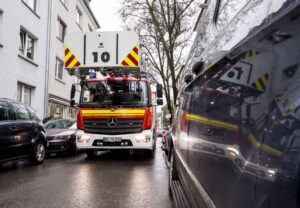 „Lassen Sie uns unsere Arbeit tun! Wir sind für Sie unterwegs. Feuerwehr und Rettungsdienste sind häufig Helfer in größter Not.“