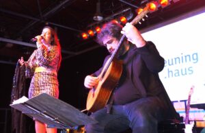 Fado-Musik gab es mit Suzana Pais, die von Joao Nogueira Pinto begleitet wurde.