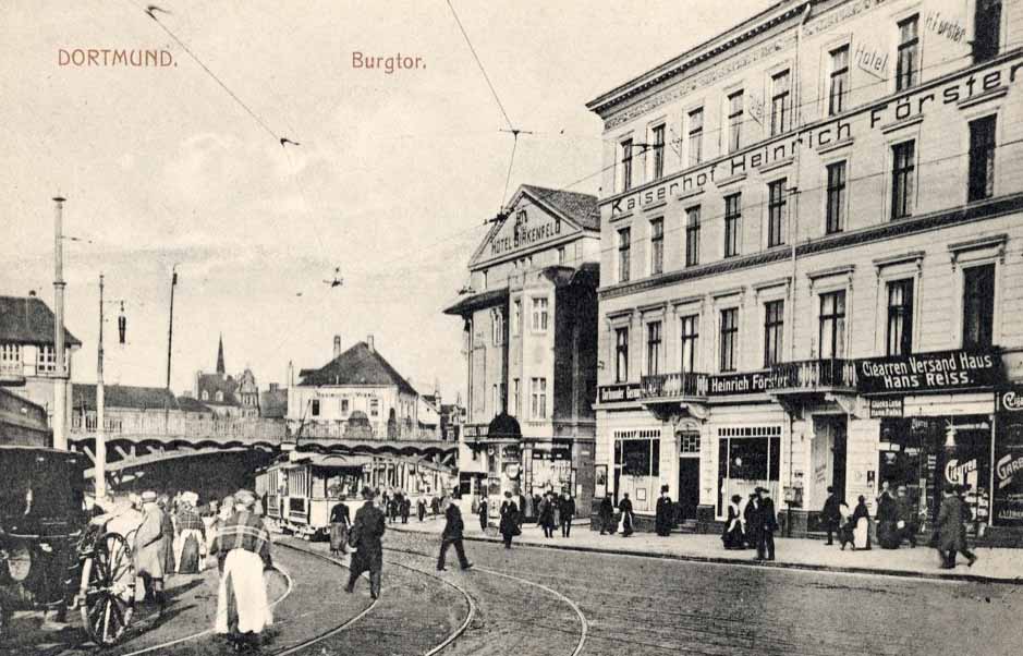 Das "Hotel Birkenfeld" am Burgtor nach der Höherlegung der Bahngleise (ca. 1913)