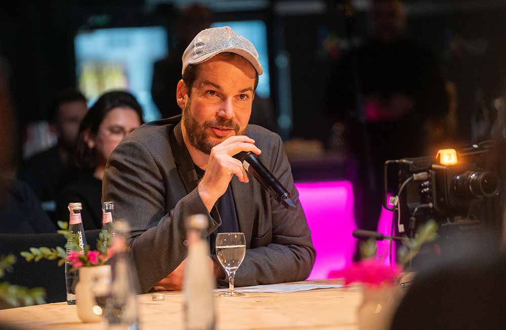 Max Czollek bei der Jahresrückblick-Veranstaltung im Keuning-Haus.