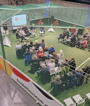 Eine prominente Runde diskutierte beim 21-Talk im Fußballmuseum über die Verrohung der Gesellschaft.