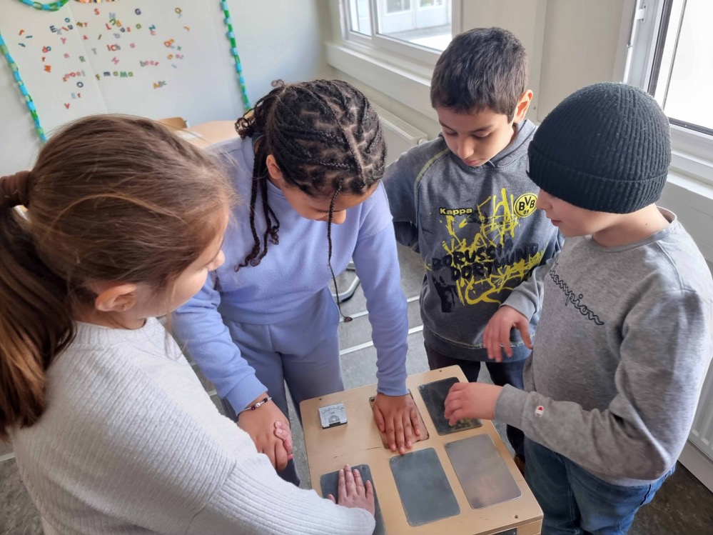 Mit spaßigen Technik- und Handwerk-Experimenten besucht die Miniphänomenta bis zu 90 Grundschulen in Dortmund