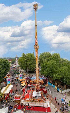 Der „Gladiator“, das 62 Meter hohe Propeller-Loopingkarussel mit zwei Mal 360 Grad drehenden Gondeln.