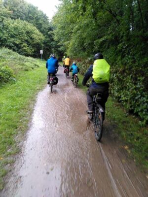 Sogenannte wassergebundene Oberflächen – hier auf dem Emscherweg – sind für den Alltagsverkehr ungeeignet. 