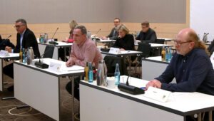 Die Betriebsräte Karstadt-Joffrey Kallweit und Thomas Badernahmen an der Sitzung des Verwaltungsvorstands der Stadt. teil.