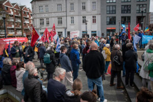 Auf dem Wilhelmplatz in Dorstfeld startete die letzte Etappe des Ostermarschs Rehen-Ruhr. 