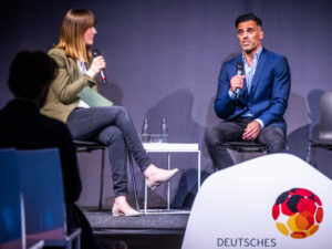 Judoka Vahid Sarlak im Gespräch mit Moderatorin Marina Schweizer.