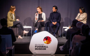Gesprächsrunde mit (v.l.) Moderatorin Marina Schweizer, Katja Müller-Fahlbusch, Reza Fazeli und Mariam Claren.
