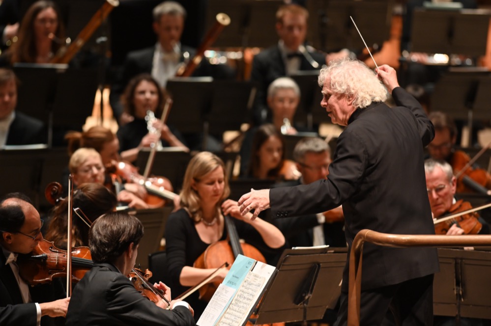 Ein Wiedersehen gibt es mit dem Dortmund nach zwei Residenzjahren eng verbundenen London Symphony Orchestra, das nicht nur mit Weltstar Sir Simon Rattle, sondern auch zweimal mit Sir Antonio Pappano im Konzerthaus auftritt.