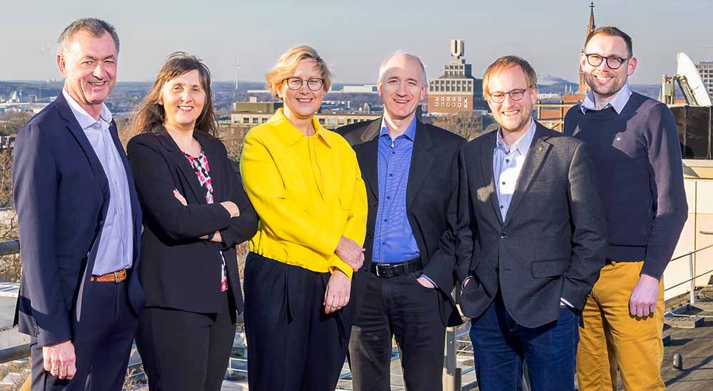 Das neue Rektorat der Fachhochschule Dortmund (v.l.): Kanzler Jochen Drescher, Dr. Ramona Schröpf, Prorektorin für Kommunikation und Internationalisierung, die stellvertretende Rektorin Prof. Dr. Tamara Appel, Prof. Dr. Jörg Thiem, Prorektor für Transfer und Forschung, Prof. Dr. Franz Vogler, Prorektor für Nachhaltigkeit und Digitalisierung, sowie Prof. Dr. Stephan Weyers, Prorektor für Lehre und Studium.