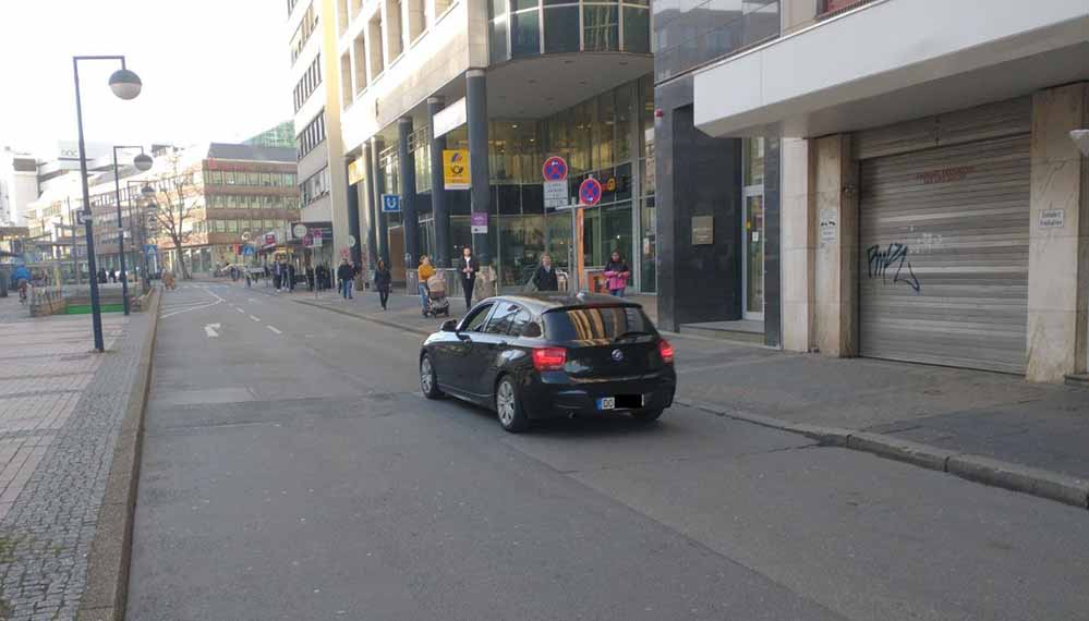 Die Kampstraße soll zwischen Freistuhl und Hansastraße Fußgängerzone mit Freigabe für den Radverkehr werden. Probleme mit dem Autoverkehr wird es dann nicht mehr geben.