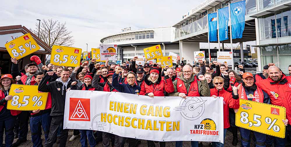 „Wir schalten einen Gang hoch“: Erste Warnstreik Aktionen gab es bei MAN und BMW in Dortmund.