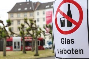 An der Korsostrecke und den Zugangswegen gibt es ein Glasverbot.