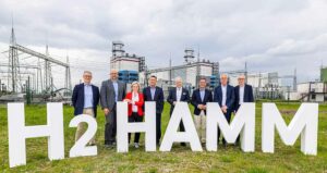 Klaus Horstick (GF Wasserstoffzentrum), Pascal Ledune (Wirtschaftsförderung Hamm), Heike Marzen (Wirtschaftsförderung Dortmund), DSW21-Chef Guntram Pehlke, Sven Becker (Trianel), Marc Herter (OB Hamm), Reinhard Bartsch und Jörg Hegemann (Stadtwerke Hamm).