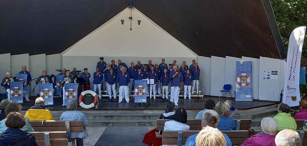 Shanty-Chor beim Musiksommer im Fredenbaum - er eröffnet den Konzertreigen.