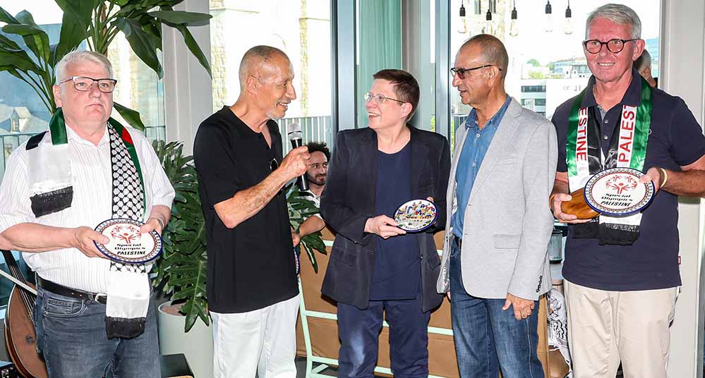 Zum Abschluss der Reise ließen Sportdezernentin Birgit Zoerner, Schirmherr Hans-Peter Durst, die Mitglieder der palästinensischen Delegation sowie die Mitglieder der palästinensischen Gemeinde die abwechslungsreichen und schönen Tage in Dortmund bei einem gemeinsamen Abendessen in der Rooftop Bar „Baseology" im Basecamp Revue passieren.