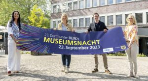 Auf die DEW21-Museumsnacht freuen sich v.l.n.r.: Kerstin Keller-Düsberg, Projektleiterin Dortmunder DEW21-Museumsnacht und Agentur konzeptschmiede-do, Dr. Dr. Elke Möllmann, Geschäftsbereichsleiterin Städtische Museen Dortmund, Dominik Gertenbach, Vertriebsleiter DEW21, Jana-Larissa Marx, Leiterin DEW21-Unternehmenskommunikation.