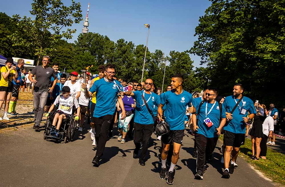 Eine Delegation aus Palästina trug die Fackel der Special Olympics auf das Eventgelände