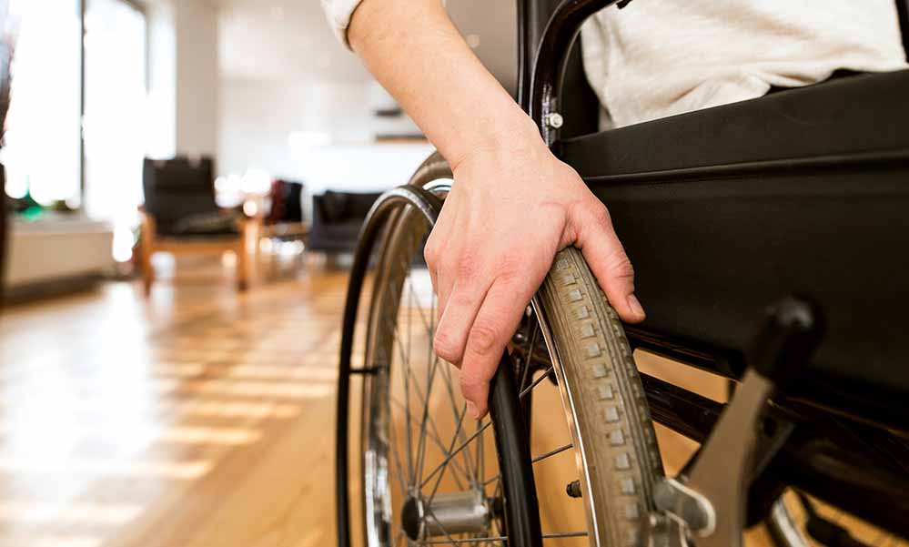 Umbaumaßnahmen wie Rollstuhlrampen, die Verbreiterung von Türen oder das Einbauen eines Treppenliftes, ermöglichen es Pflegebedürftigen in Dortmund oft erst, im eigenen Zuhause zu bleiben.