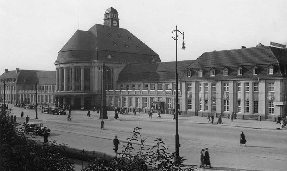 Der 1910 eingeweihte Bahnhof löste das noch ältere Vorgängergebäude aus der Mitte des 19. Jahrhunderts ab.