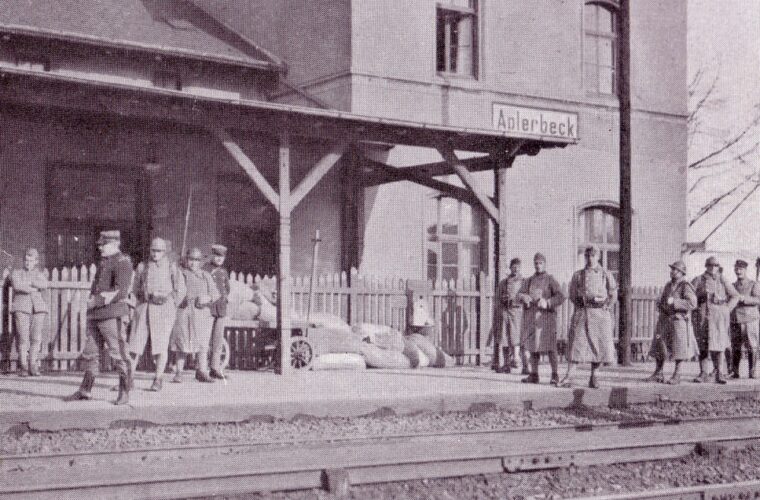 Französische Soldaten und Zollbeamte am Bahnhof Aplerbeck