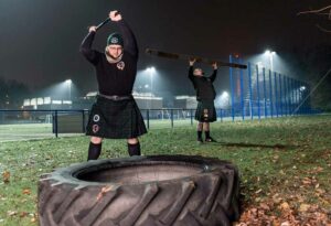 Neben den Gewächshäusern sorgen die Highland Games für kuriose Bilder.