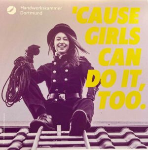 Flyer mit Slogan "'Cause Girls Can Make It, Too" wirbt mit Influencerin Julia Bothur.