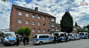 Das Büro von Matthias Helferich wurde von der Polizei abgeschirmt.