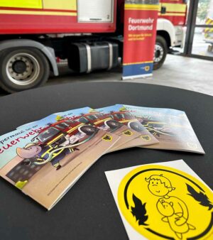 In den Büchern befindet sich auch ein sogenannter „Plappermaul“-Rettungspunkt, also ein Aufkleber, der an die Kinderzimmer-Tür angebracht werden kann und Rettungskräften im Falle des Falles den Weg weist.