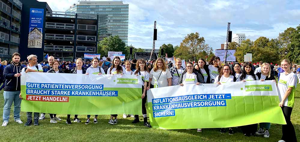 Mit insgesamt rund 10.000 Beschäftigten aus nordrhein-westfälischen Krankenhäusern sendeten sie ein Zeichen: „Die beste Medizin: saubere Finanzierung“ lautet die Botschaft.