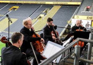 Das Cello-Quartett der Dortmunder Philharmoniker begleitete die Veranstaltung mit „Nothing Else Matters“ musikalisch.