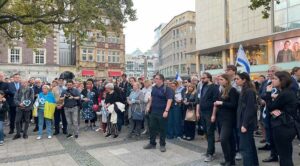 Rund 400 Menschen erklärten sich nach den Angriffen der Hamas solidarisch mit Israel.