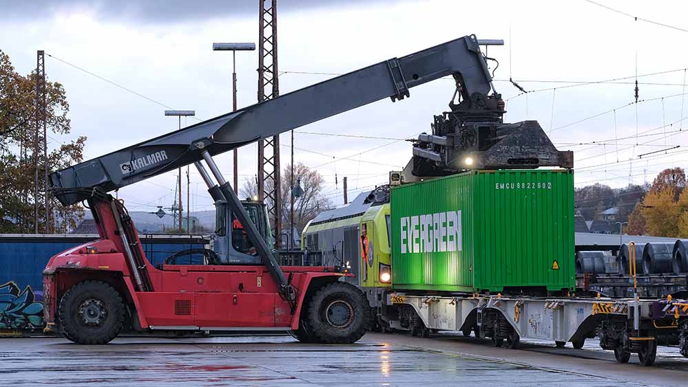 Kürzlich hat der Premierenzug von Kreuztal über Dortmund nach Duisburg das Projekt LOG4NRW mit Leben erweckt.