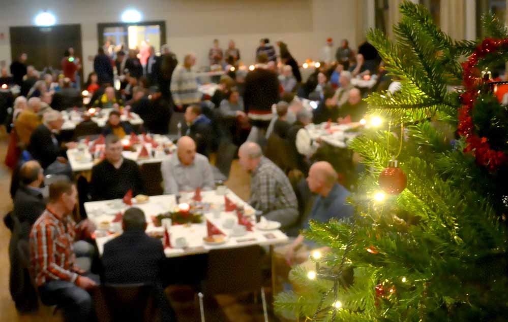 Gut 150 Gäste erwartet die Diakonie am Heiligen Abend zur Dortmunder Weihnachtsfeier für wohnungslose Menschen.