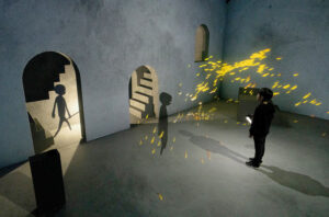 Joon Moon macht im Museum Ostwall in der Ausstellung "Kopfüber in Kunst" Kunsträume mit einer speziellen Technik von Augmented Reality besonders erlebbar. 