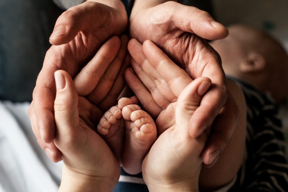 Der Direktor der Klinik für Kinder- und Jugendmedizin stellt eine „Kurzanleitung für ein gesundes erstes Lebensjahr“ vor.