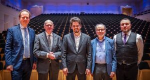 Raphael von Hoensbroech, Bundespräsident a. D. Norbert Lammert , Lahav Shani, Zwi Rappoport (Jüdische Gemeinde) und Rabbiner Avigdor Moshe Nosikov.