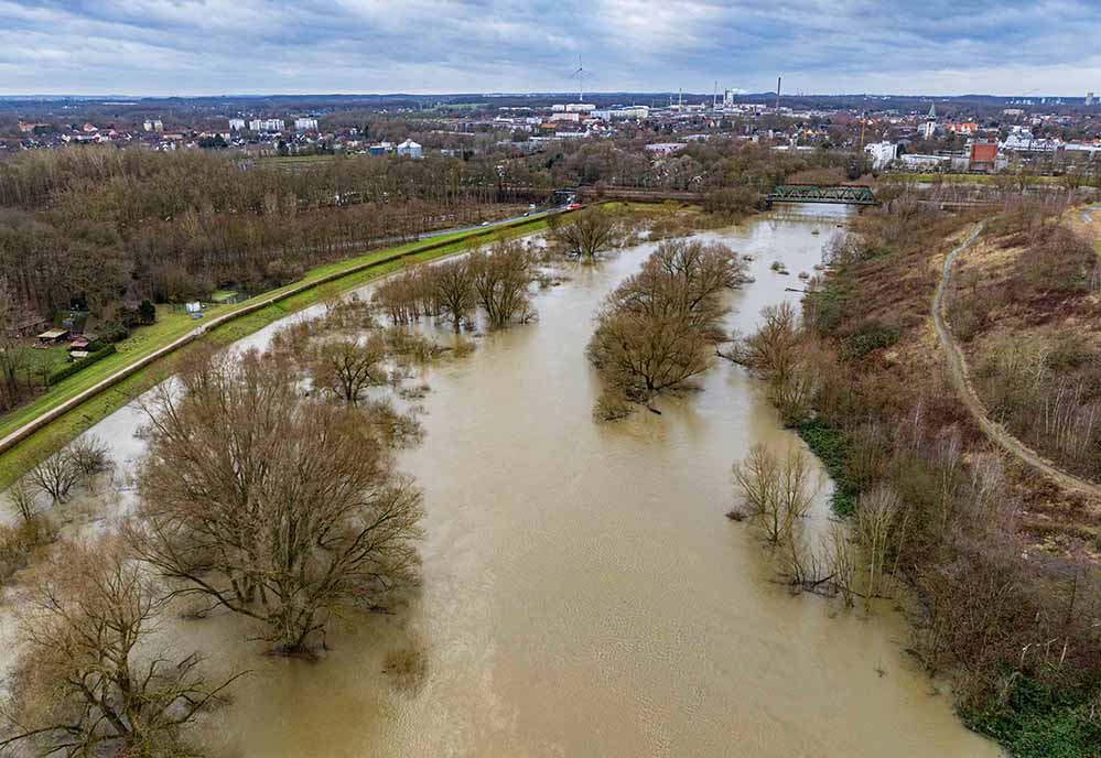 So breit ist die Lippe bei Lünen (Aufnahme vom 28. Dezember 2023) normalerweise nicht...