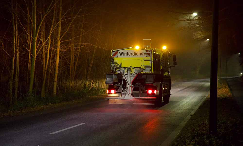 Der Winterdienst der EDG in Dortmund war seit der Nacht im Dauereinsatz, 1110 Kilometer Straßen und 111 Kilometer Radwege eisfrei zu halten.